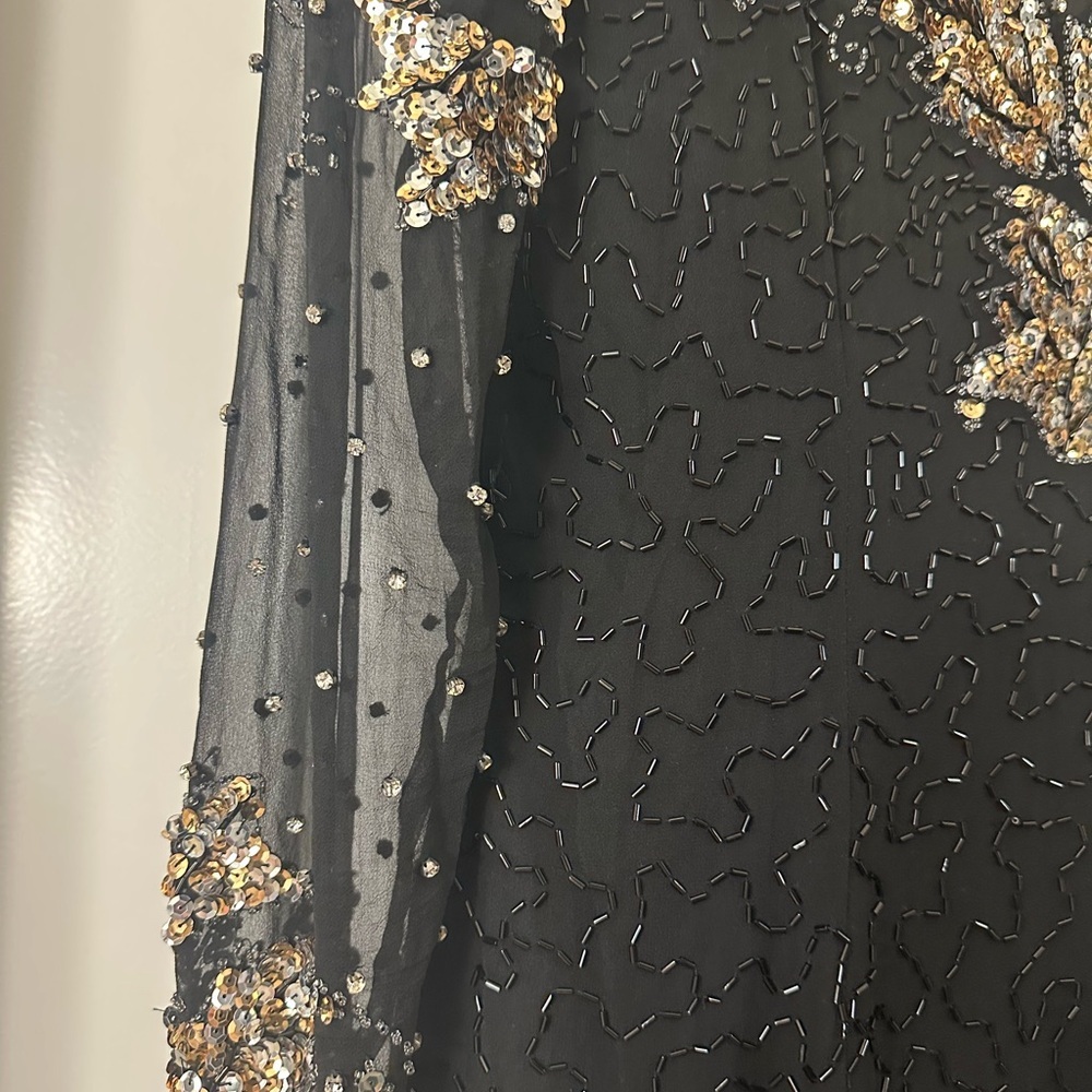 Elegant Black and Gold Sequin Dress - Picture 9 of 13